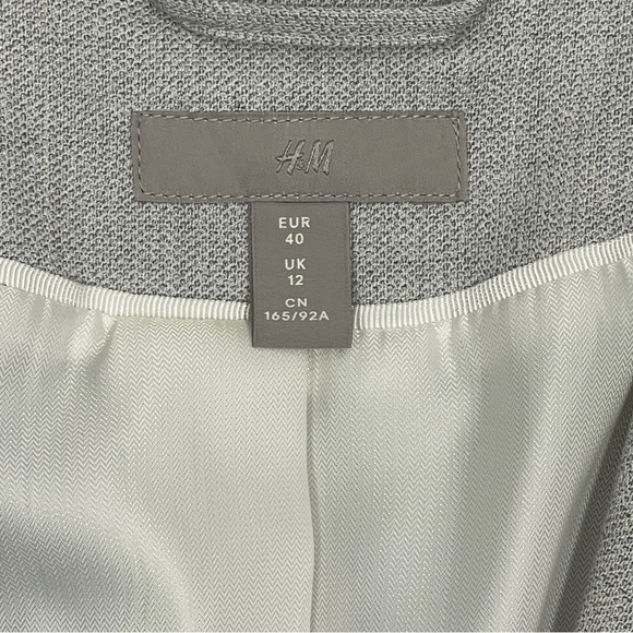 Classic Gray H&M Woman's Blazer - size 8P - Picture 4 of 7